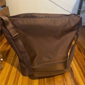 Beis Crescent Weekender Bag in Maple